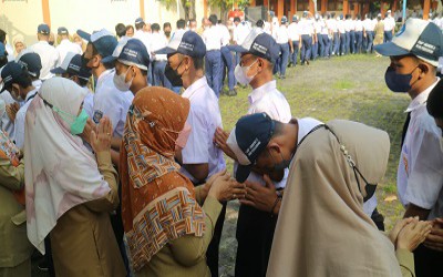 Kegiatan Halal Bihalal SMPN 2 Pekalongan