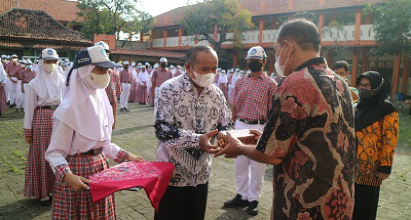 Perpisahan Guru Purna Tugas (Bapak Oyot Setiawan, S.Th.)